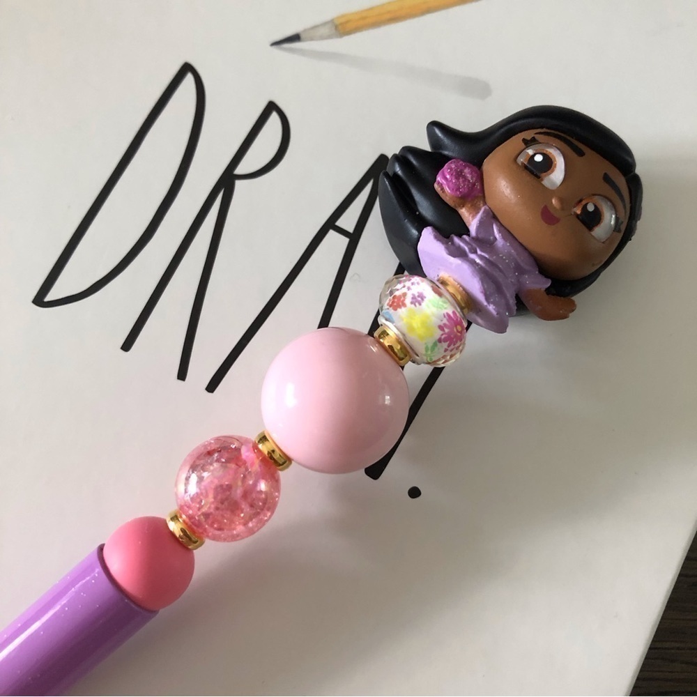 Disney Doorables: Encanto: Isabela handmade beaded pen